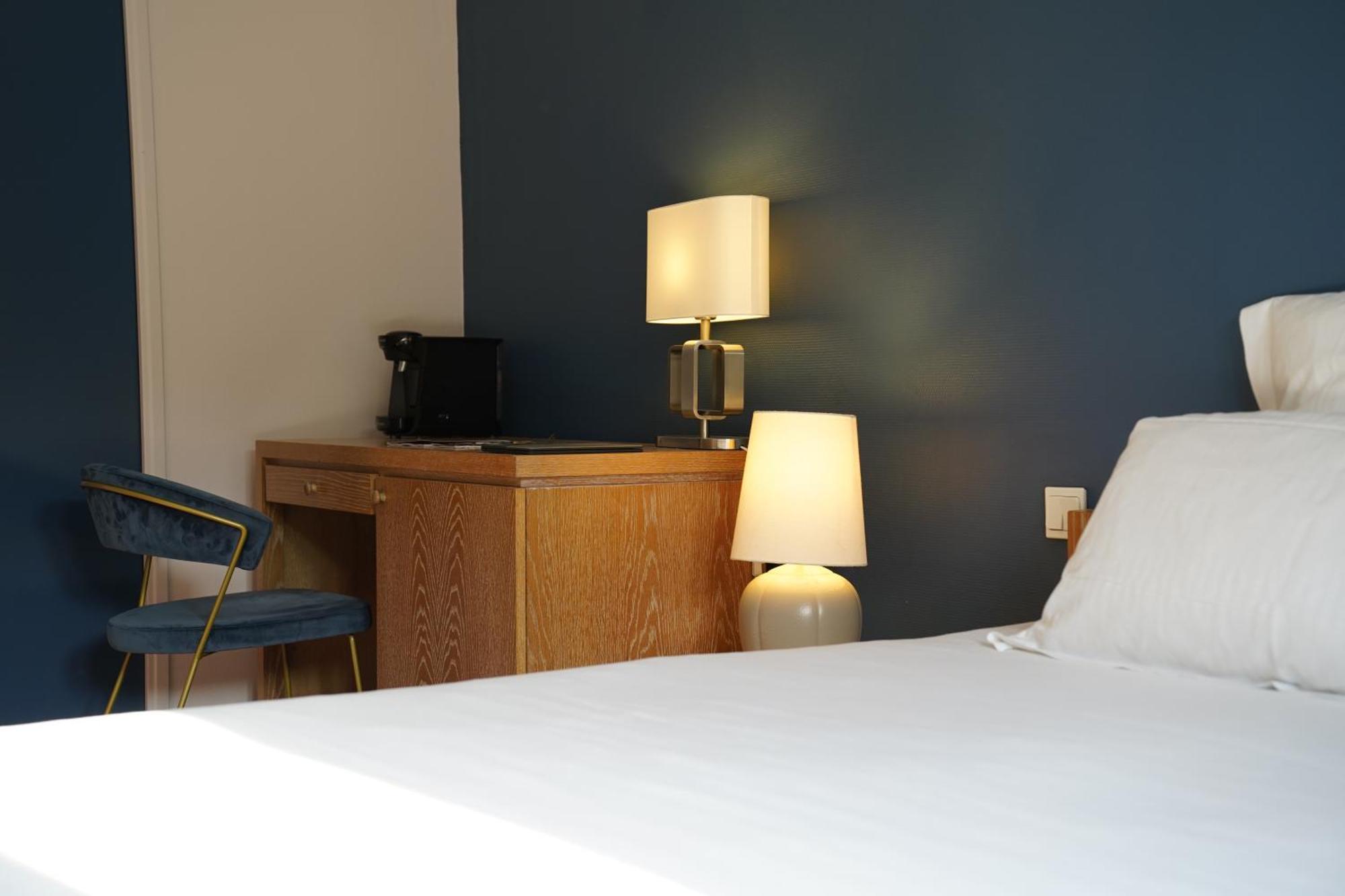 Hotel Le Pre Saint Germain Louviers Exterior foto