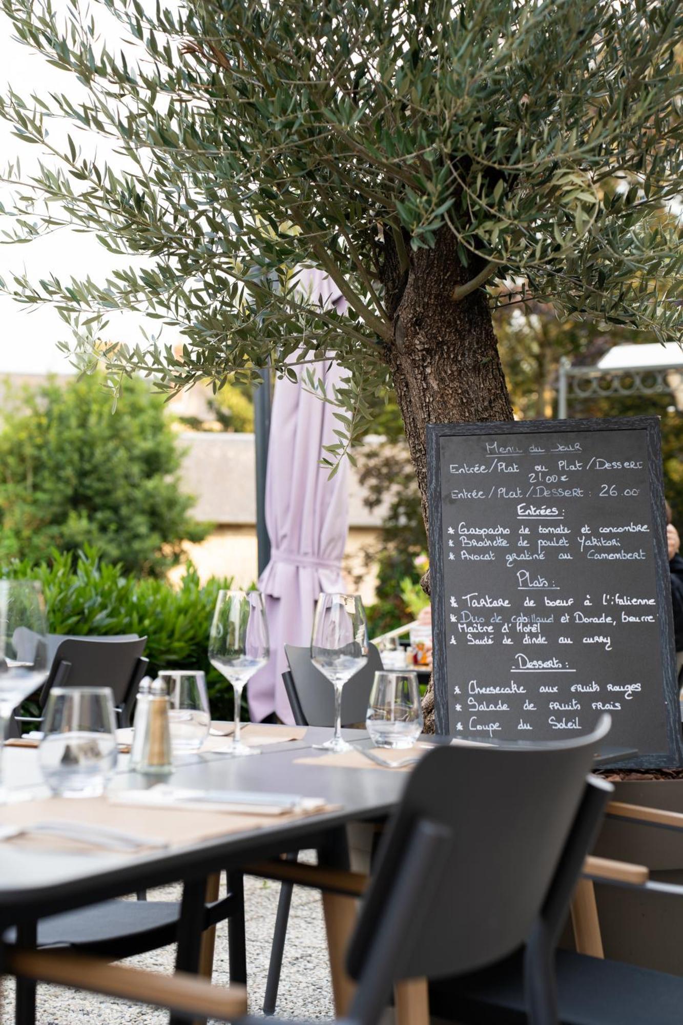 Hotel Le Pre Saint Germain Louviers Exterior foto