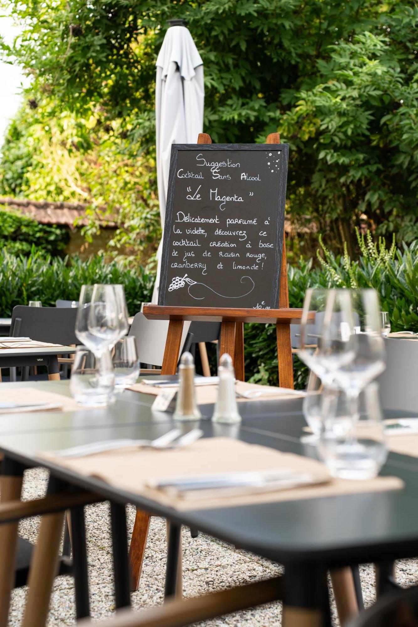 Hotel Le Pre Saint Germain Louviers Exterior foto