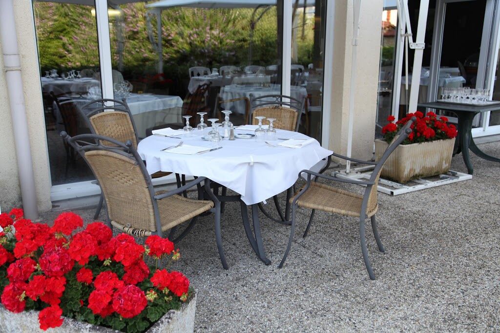 Hotel Le Pre Saint Germain Louviers Exterior foto